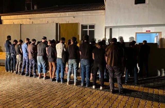 Reyhanlı’da 43 kaçak göçmen ve 3 organizatör yakalandı