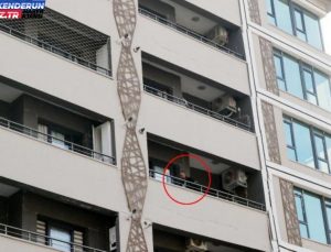 Ağır hasarlı apartmana giren depremzedeleri binadan polis uzaklaştırdı