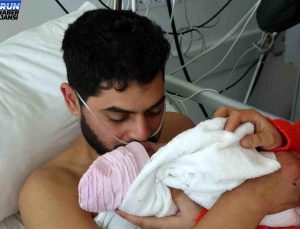 Sarsıntı gecesi baba olmuş… 261 saat sonra kurtarılan Mustafa Avcı, eşi ve bebeğiyle buluştu