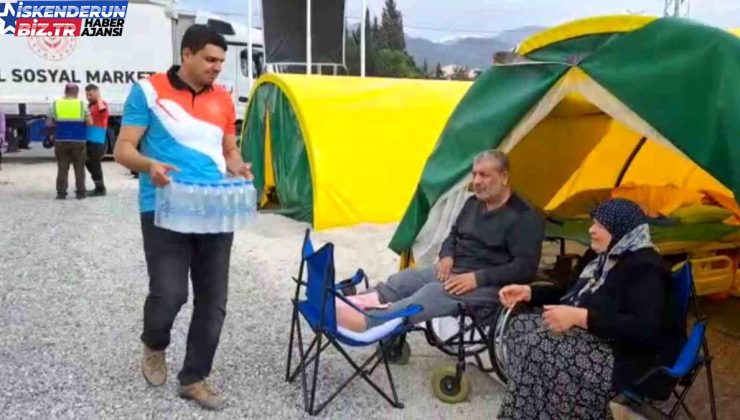 Hatay’da çadır kentte yaşayan depremzedelere hazır su ve besin dayanağı