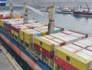 Katar’dan gönderilen konteyner meskenleri taşıyan gemi, İskenderun Limanı’na geldi