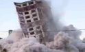 Zelzelenin vurduğu Hatay’da dinamit kullanılarak yıkılan binaların yıkım anı görüntülendi