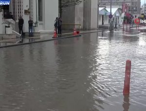 İskenderun sağanak yağış sonrası sular altında kaldı