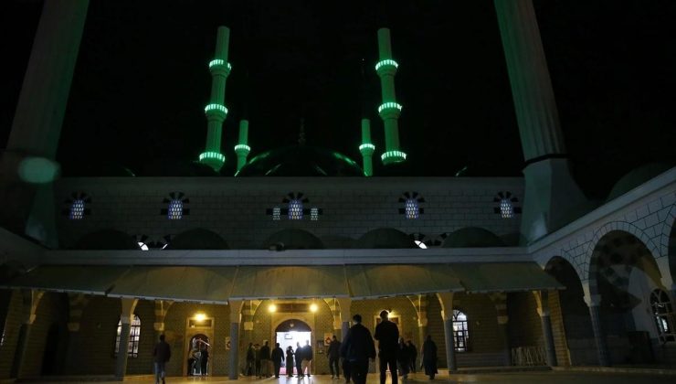 Adana, Mersin, Hatay ve Osmaniye’de Ramazan Ayının Birinci Teravih Namazı Eda Edildi