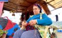 Afetzede Bayan, Buğday Saplarından Tepsiler Yaparak Aile İktisadına Katkı Sağlıyor