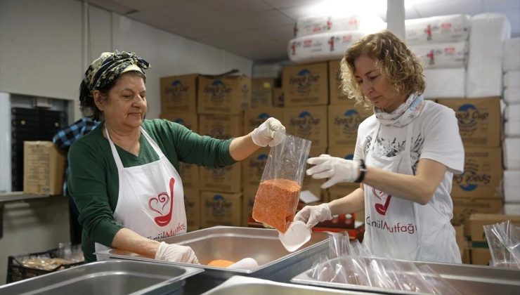 İskenderun’da Gönül Mutfağı Depremzedelere Yardım Ediyor