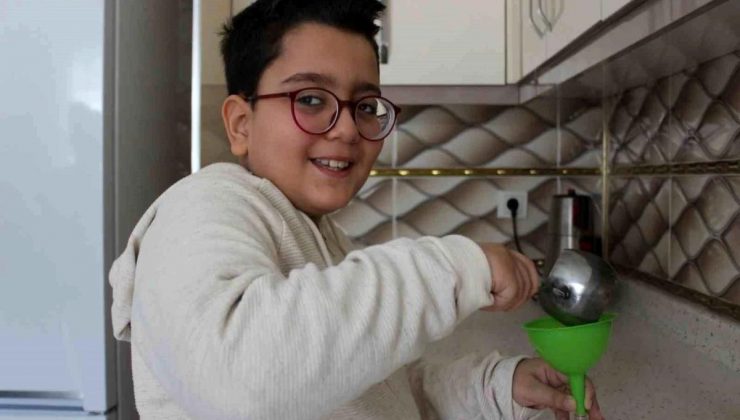 Prematüre olarak doğan 9 yaşındaki Muhammed Türe’nin zekası ve hayalleriyle dikkat çekiyor