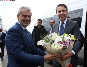 Bakan Bayraktar, Hatay’da belediye lideri seçilen Öntürk’e dayanak verdi