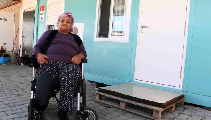 Depremzede Bayan Protez Bacağıyla Hayata Tutunuyor