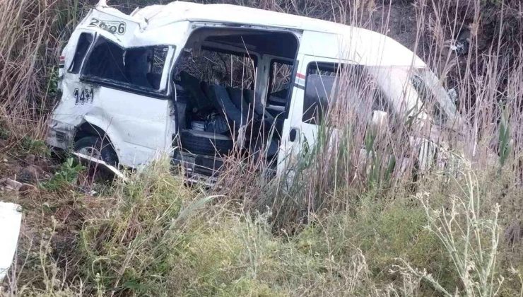 Hatay’da tarım personellerini taşıyan minibüs kaza yaptı